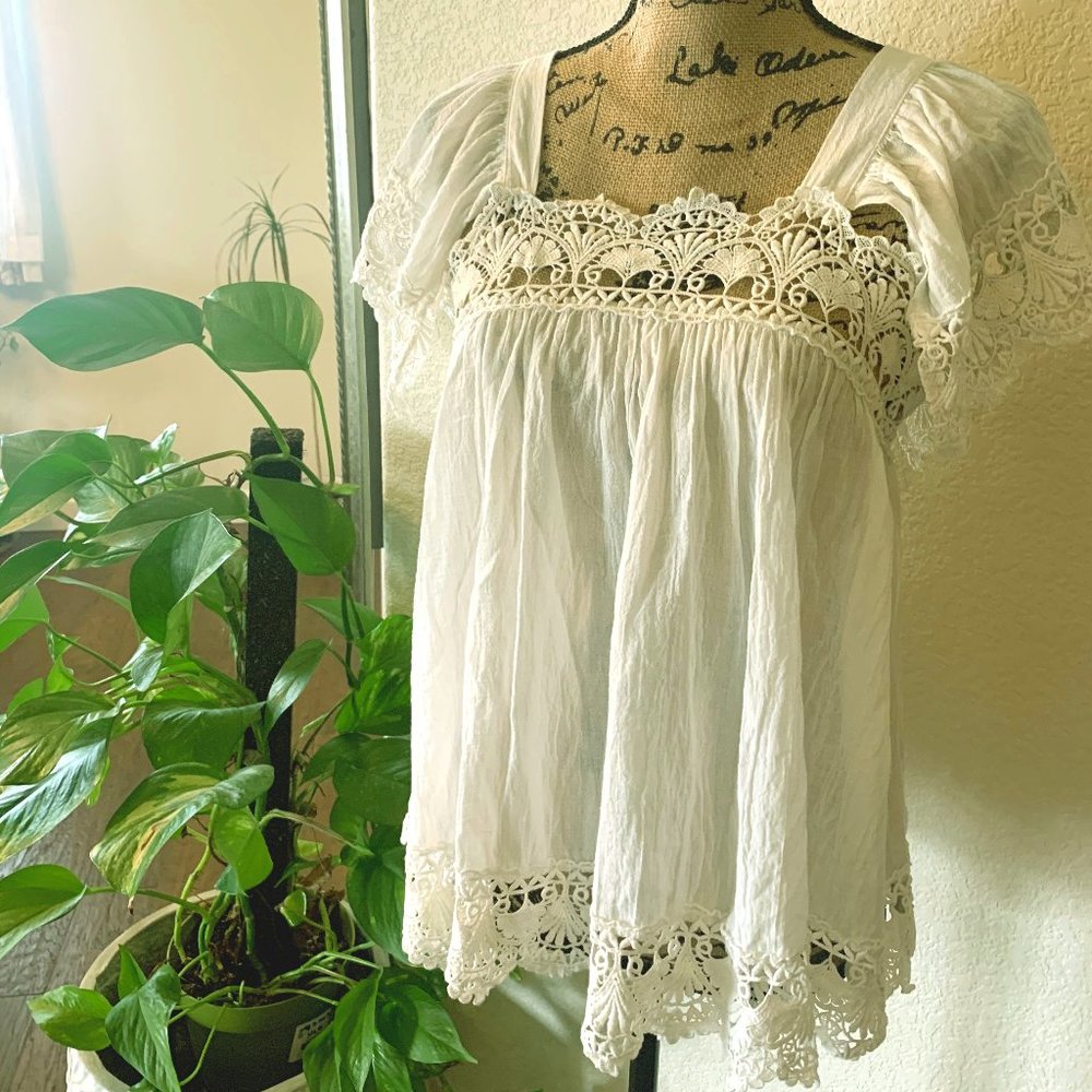 POL Pretty boho top with crocheted lace